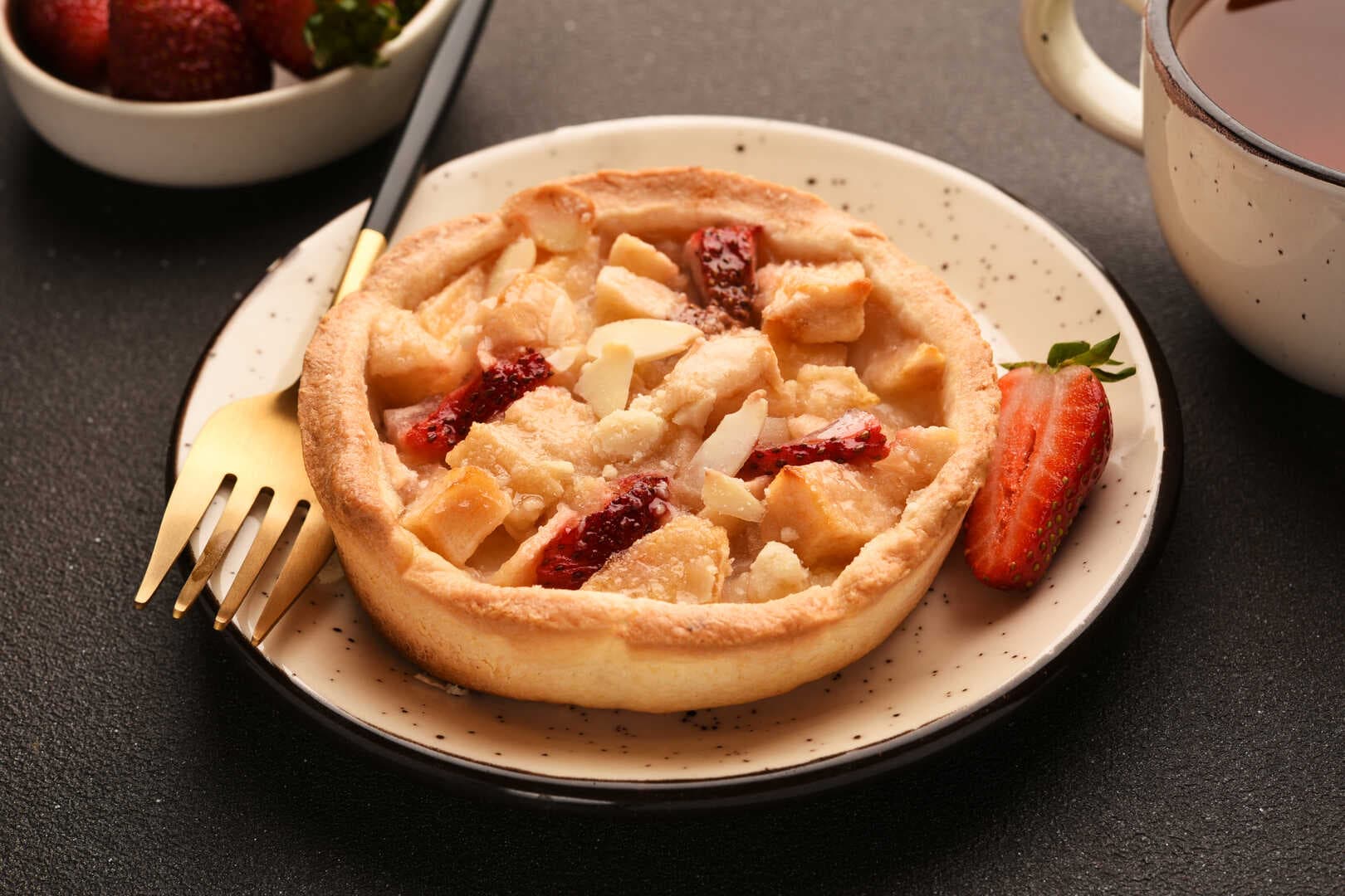 Pie strawberry small Cooked